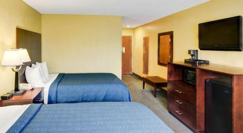 Quality Inn & Suites Grand Prairie Exterior photo